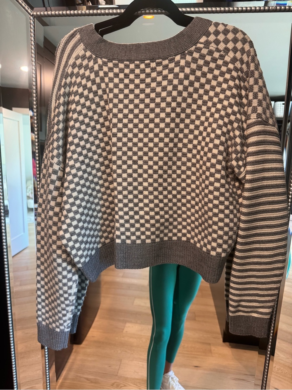 Cropped Gray Patterned Button-Front Cardigan Sweater - Picture 2 of 3
